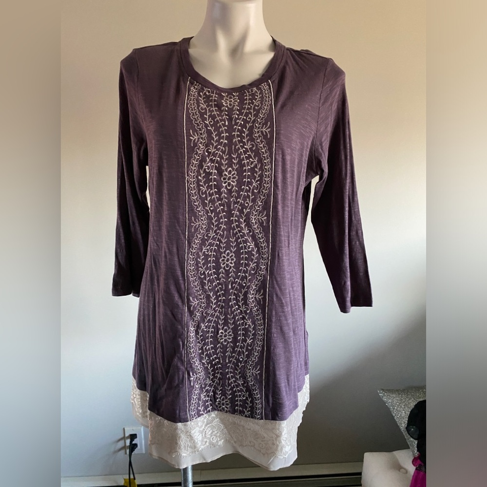 LOGO Lori Goldstein tunic top with front embroidered design in size M